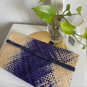 mar y sol woven clutch